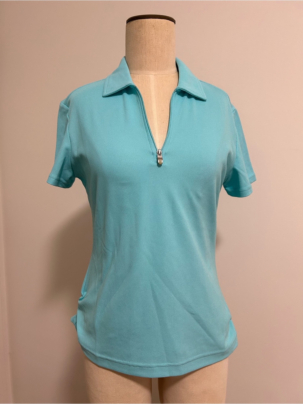 Womenโs Golf Shirt